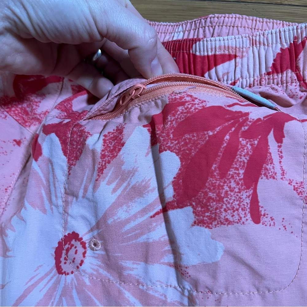 Columbia Sandy River 100% Nylon Athletic Shorts in Coral Floral 5” Inseam - Picture 12 of 15